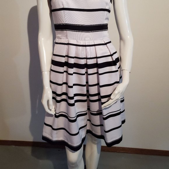 WHBM Sleeveless, Fitted & Flare Dress - Picture 2 of 6